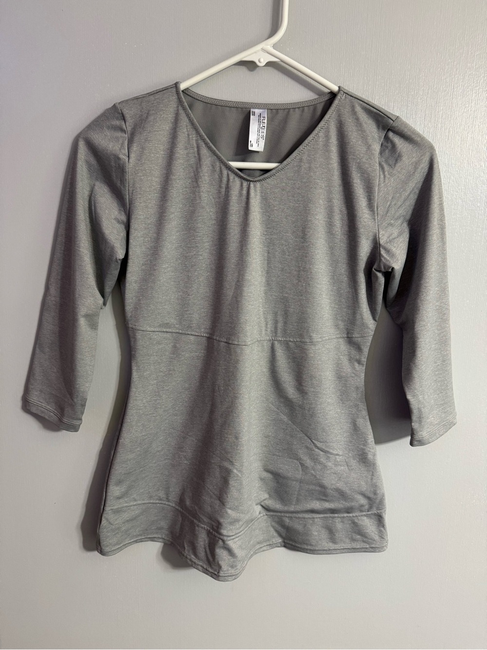 Flexees Gray Scoop Neck 3/4 Sleeve Top Size Small